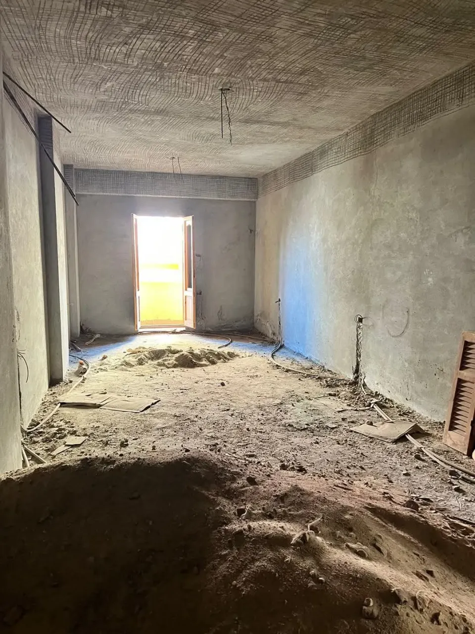 شقة للبيع ١٣٢ م نص تشطيب خلف منى المر عالاسفلت