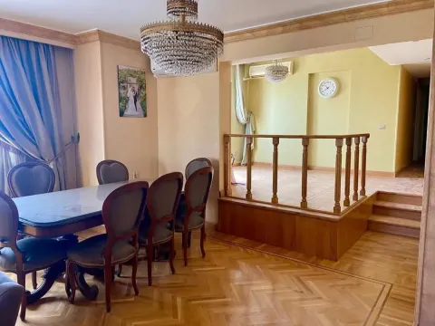 شقةللبيع سوبر لوكس مساحه ٢٠٠ متر بالقرب من الحديقه الدوليه