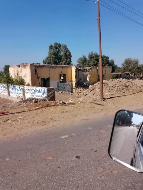 يوجد قطعه ارض مباني للبيع متحوط