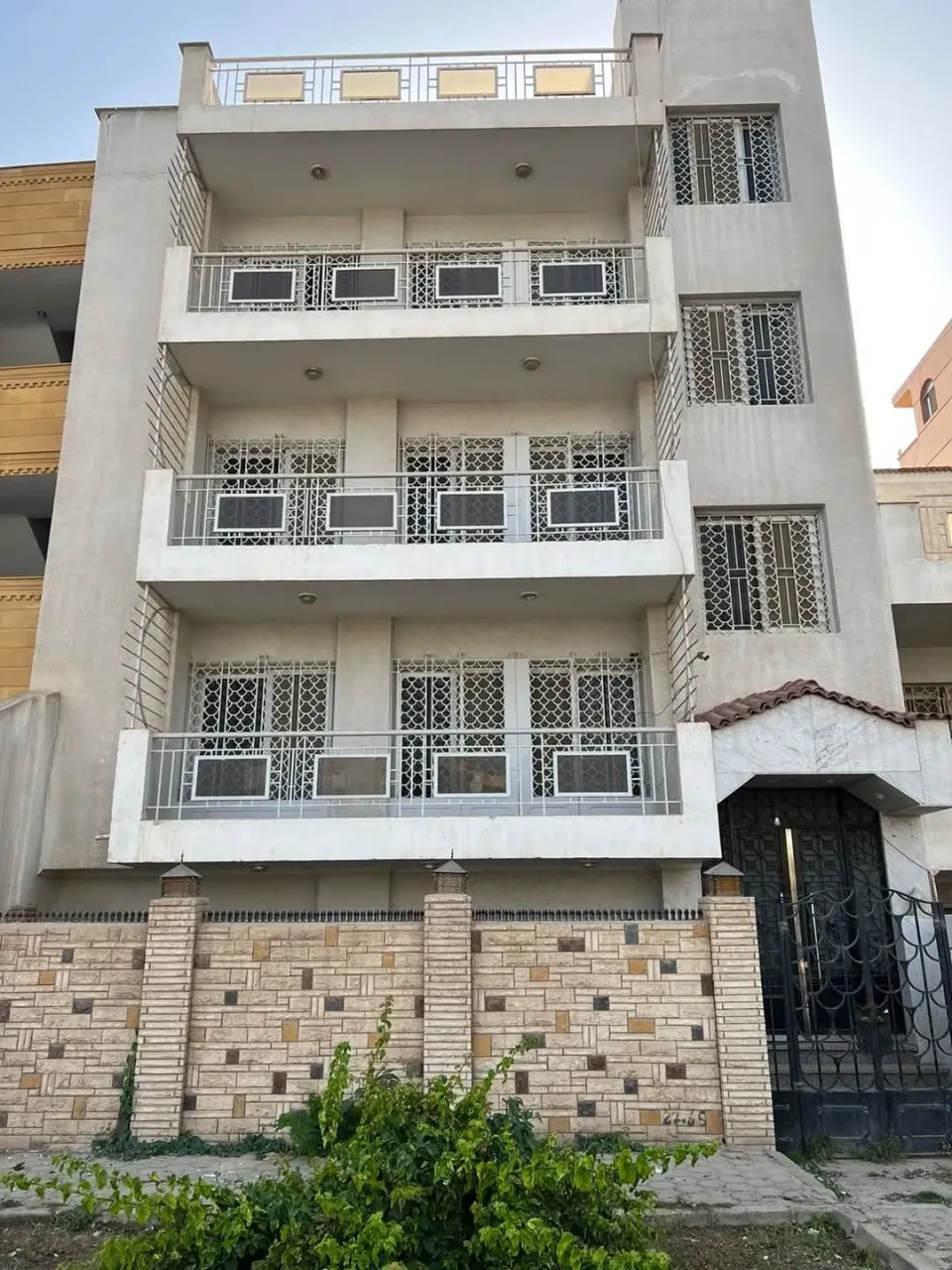 بيت للبيع في المجاوره 13 جمب الخدمات 4ادوار مرخص