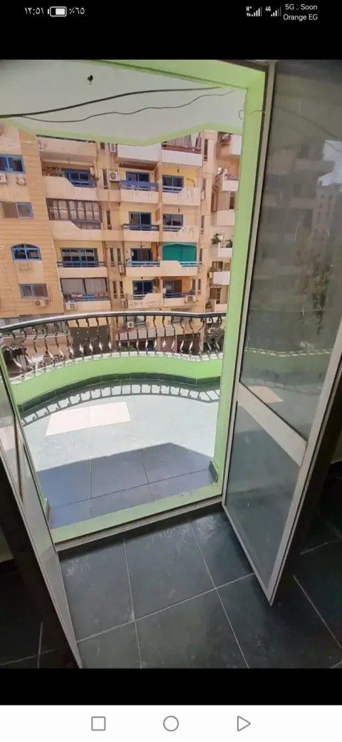 شقة للإيجار قانون جديد (سكني) • في حي السفارات