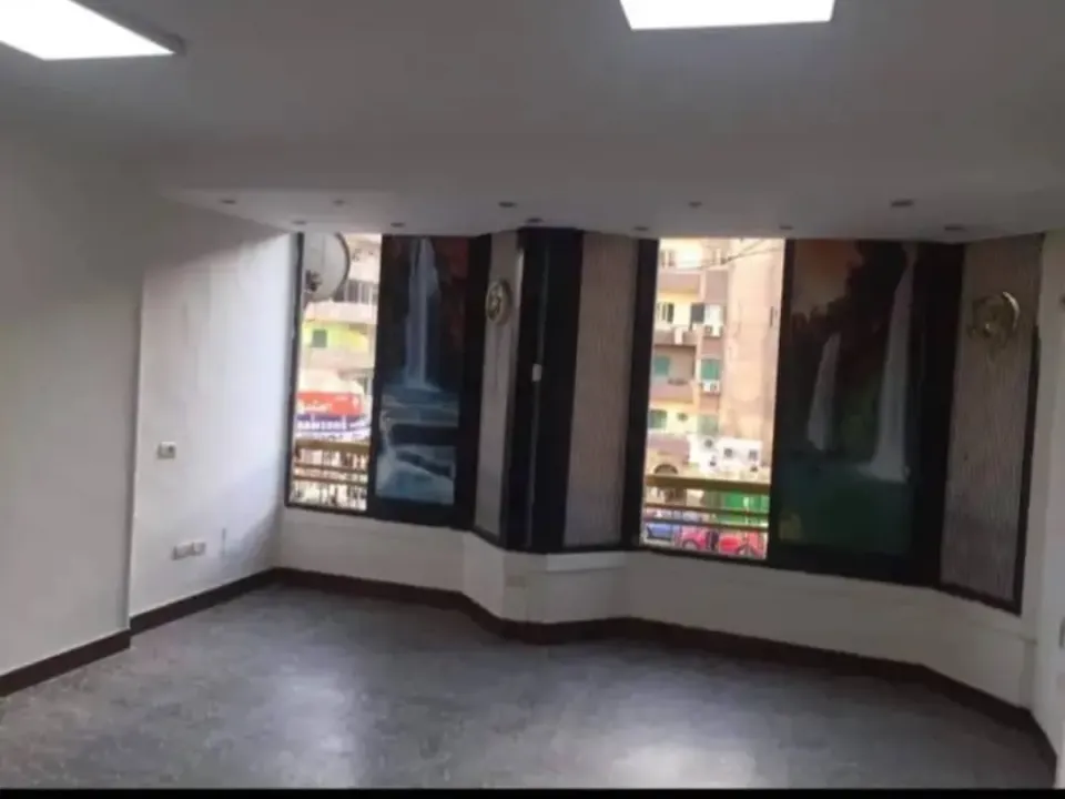 شقه ادارى🏠 للبيع ١٣٠م بشارع النزهه الرءيسى