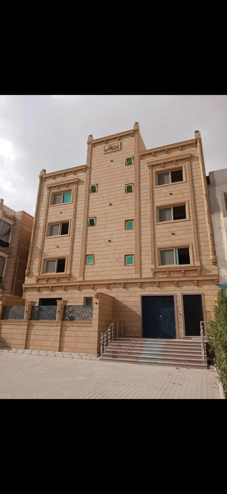 للبيع بيت في العاشر ٥ أدوار