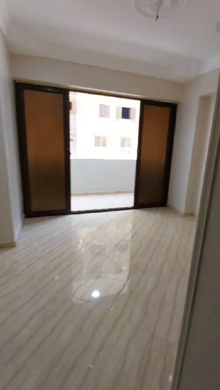 شقه للبيع متشطبه مساحه 122م تشطيب سوبر لوكس