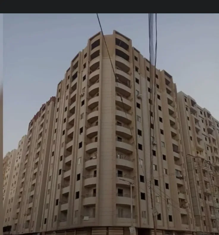 شقه للبيع ١٤٥م نص تشطيب مرخصةدور عاشروفوقها دورين والروف