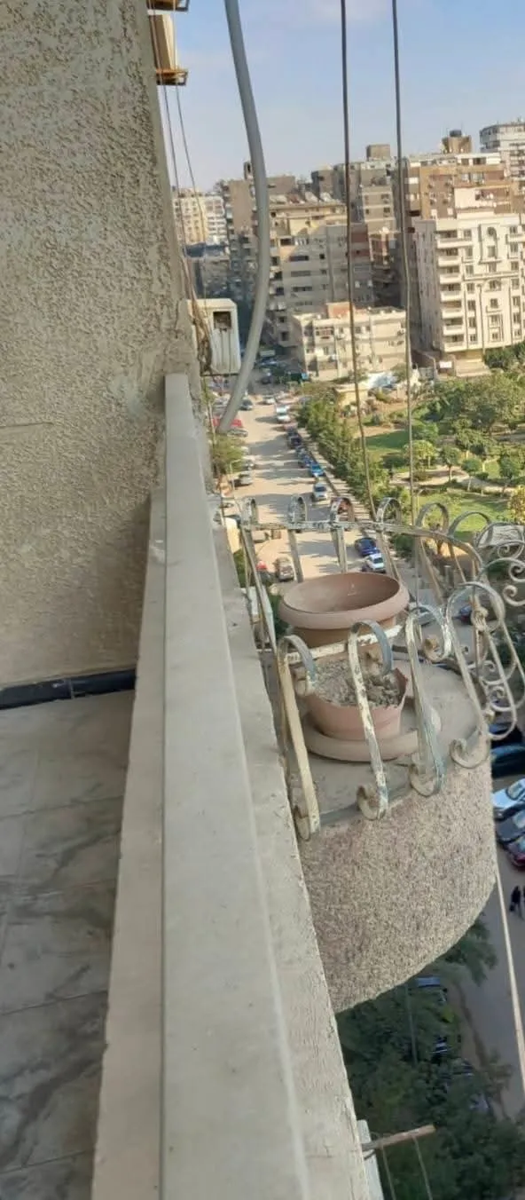 شقةبفيو رائع بتراس امامي كبير للبيع بمساحة ١٤٠ م