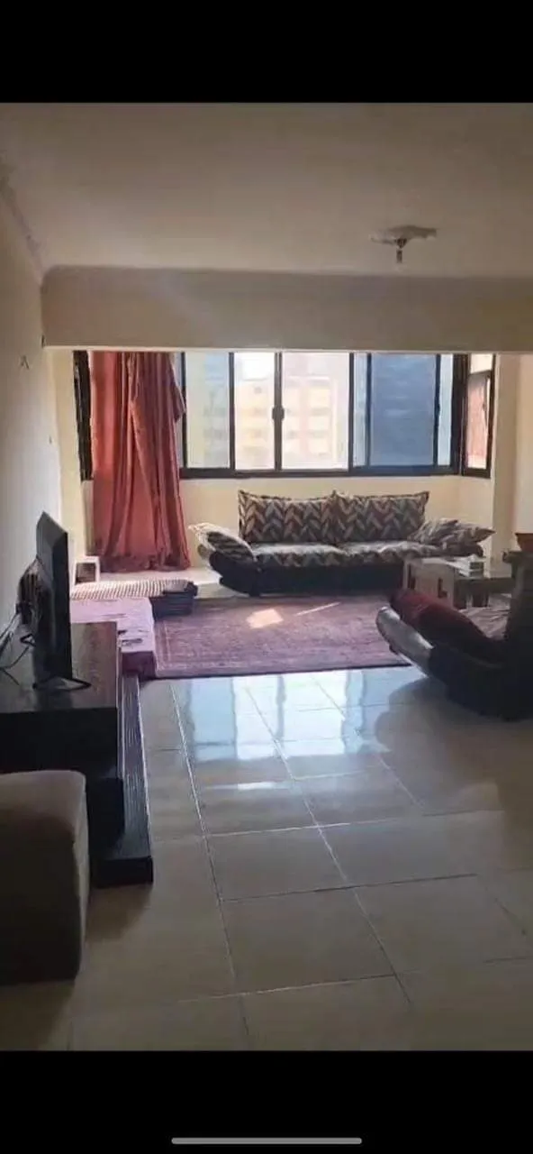 شقه للبيع مساحه( ١٢٠ م كل المرافق