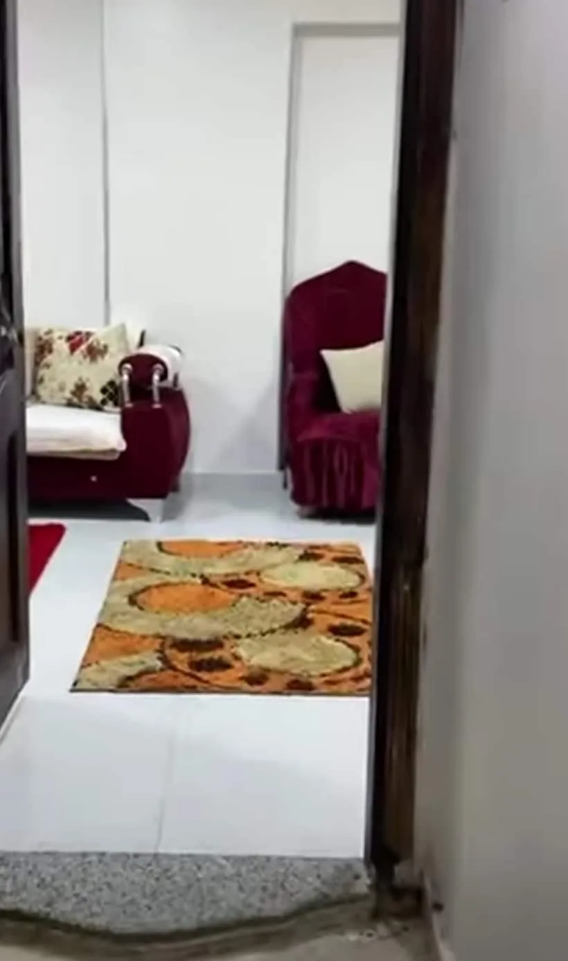 شقةتمليك تانى بلكونه اول شارع الدراوى فيها مياةوكهرباء وشاكوش الغاز