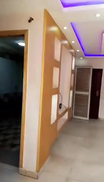 شقه للايجار الجديد فاضيه ع البلاط الترا سوبر لوكس اول