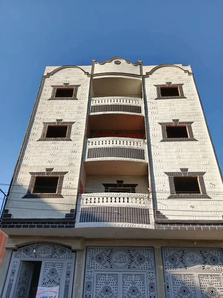 للبيع عمارة جديدة اربع ادوار 150 متر