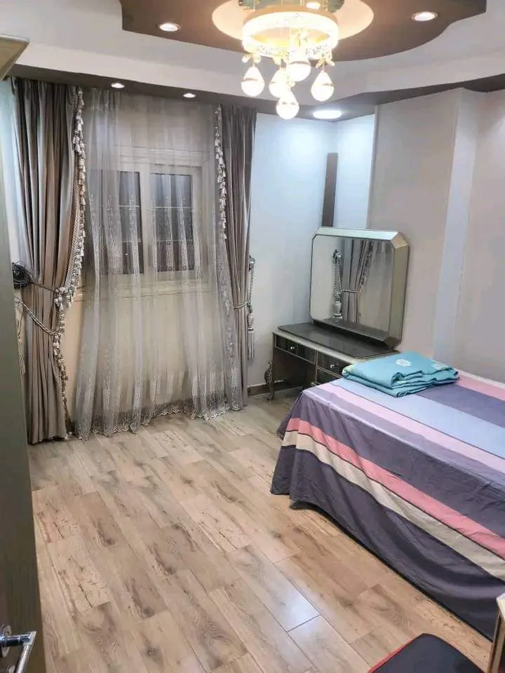 شقة للبيع3 غرف +ريسبشن قطعتين+2 حمام +مطبخ