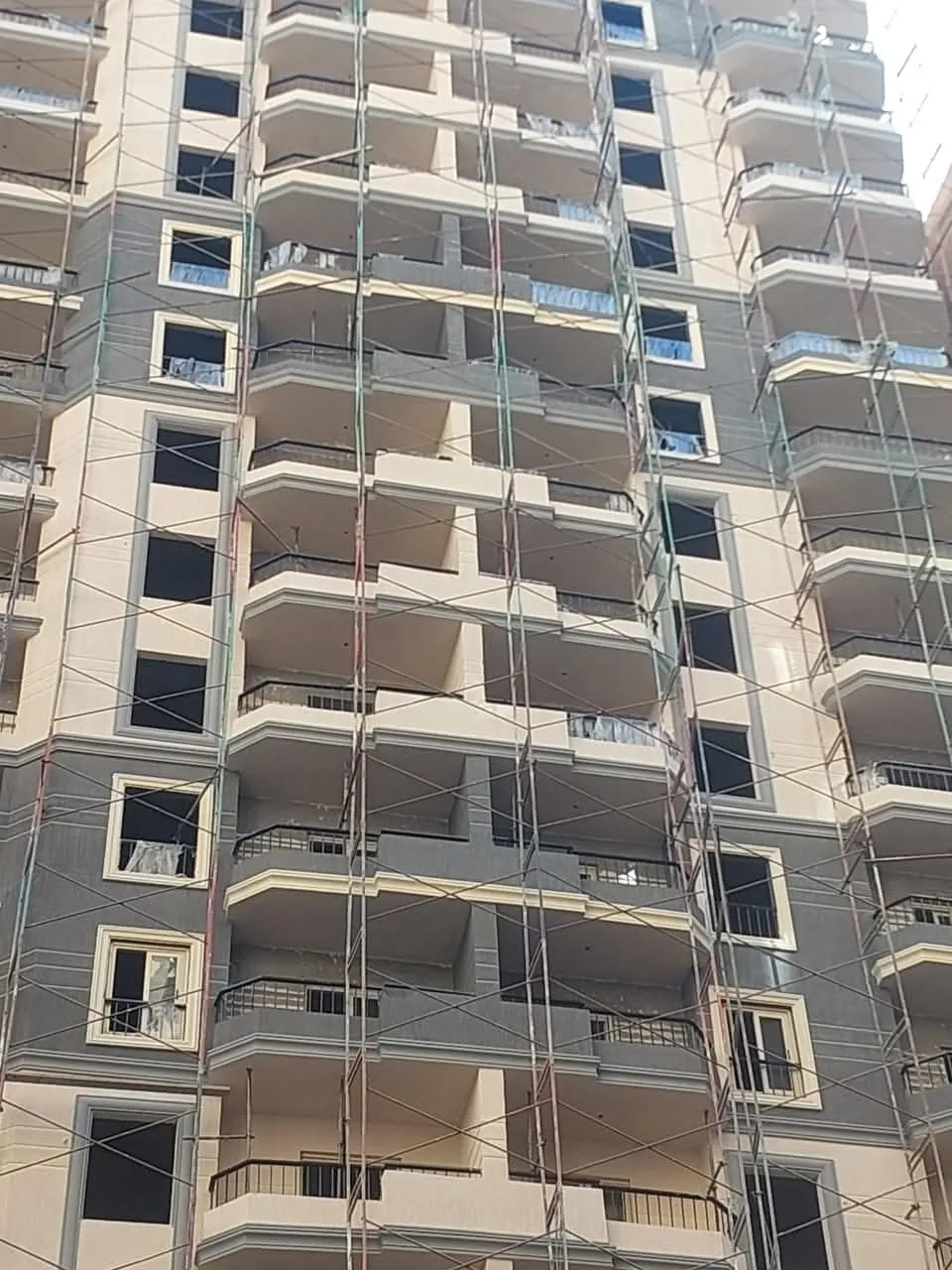 شقق للبيع برج ياقوت برج مكون من 19دور مساحات 145م