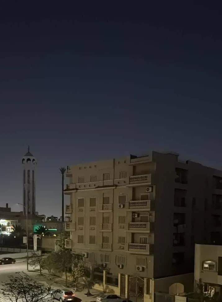 شقة للبيع مدينة ٦ أكتوبر القرية السياحية الرابعة قرب جامعةمصر