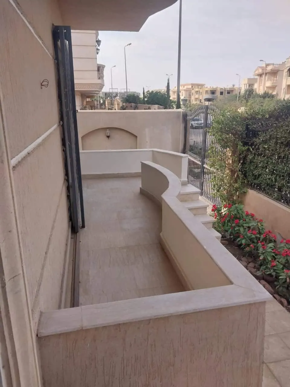 شقة للإيجار قانون جديد مدينة الشيخ زايد الحي 8
