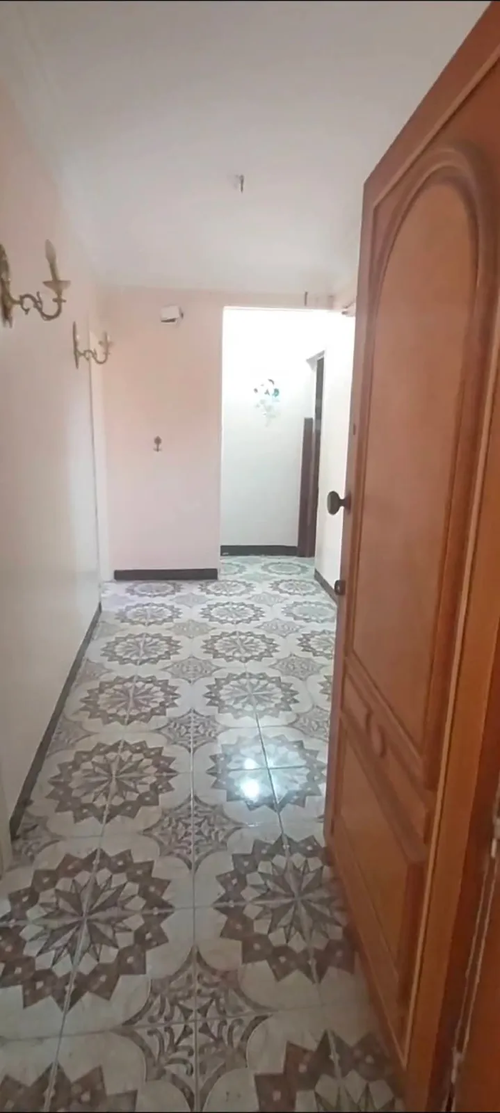 شقه أهالي للبيع بجوار عالم البحار مساحتها ٨٠ م