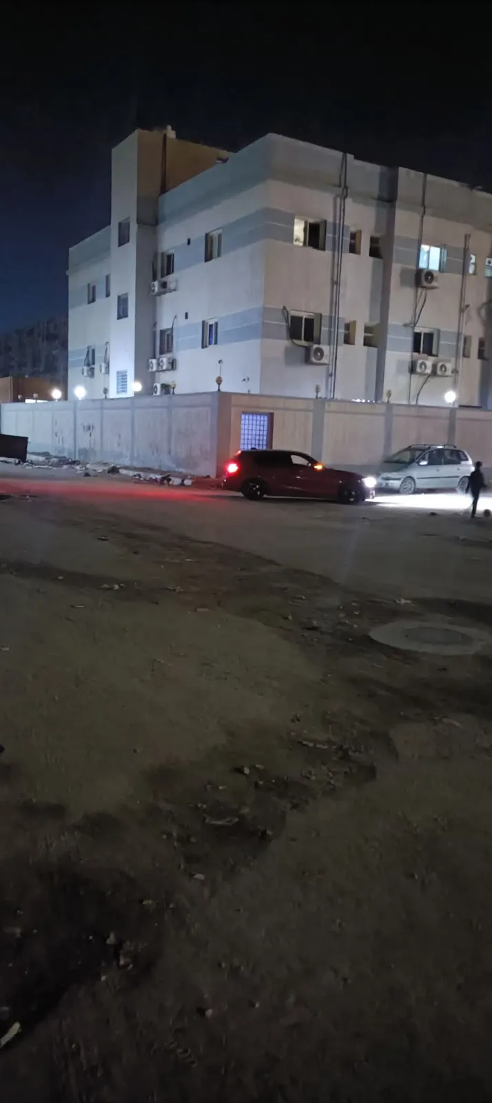 ارضيات سيراميك فقط عايزه تتوضيب