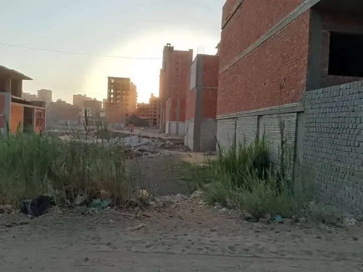 لبيع قطعه ارض مساحه ١٠٨متر تحت ناصيه من شرق
