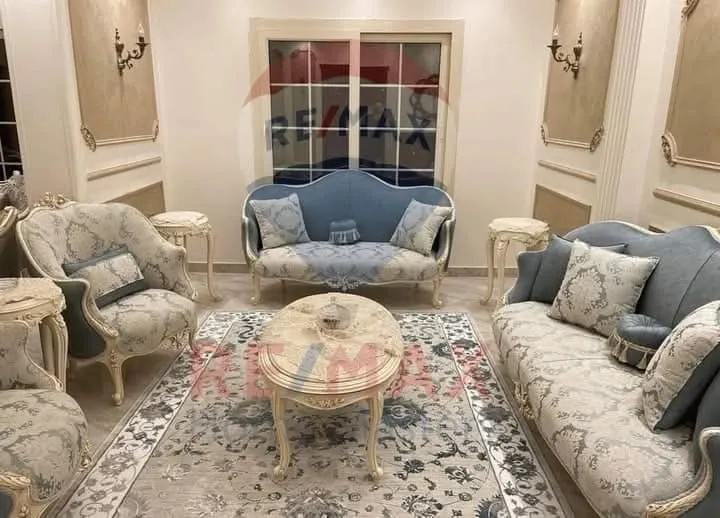 شقه للبيع شارع كليه اداب