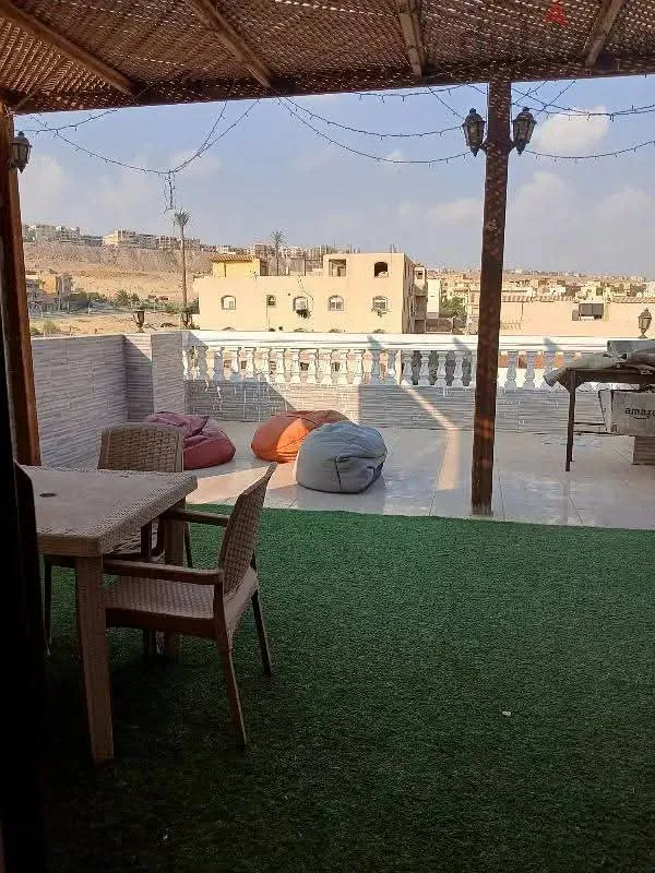 روف للبيع بالحي الرابع فيلات بالعبور بمساحة ١٧٠م