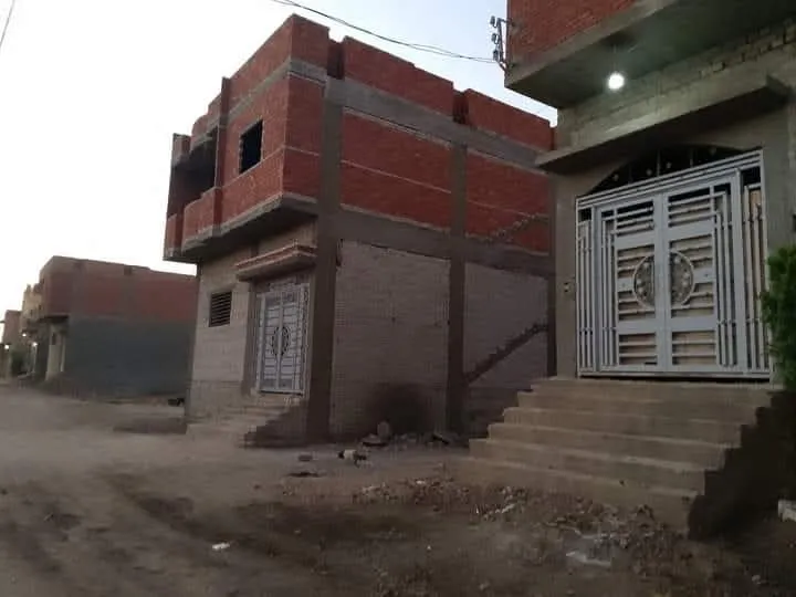 قطعه ارض لبيع مساحه ١٠٤ متر شارع ٨متر طريق