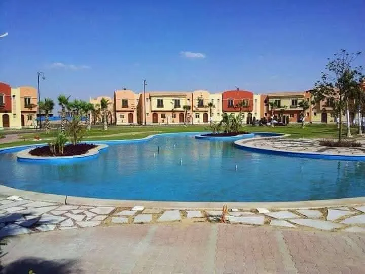 شقة للبيع بكمبوند حي المنتزة حدائق