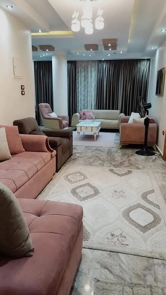 شقه للبيع عند فيلا المحافظ علي