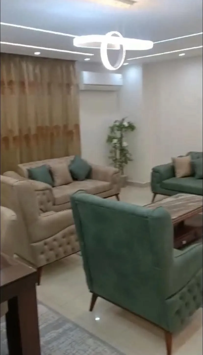متاح للايجار المفروش شقه بشارع المدينه المنوره