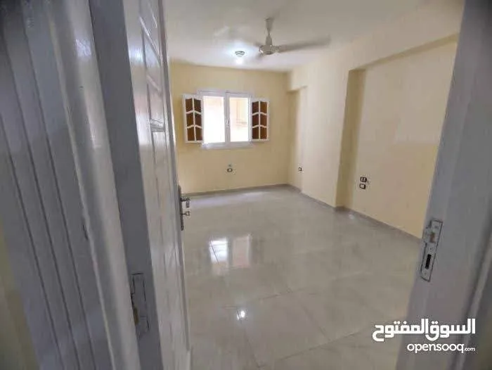 للبيع شقة لقطة سوبر لوكس بالدور الثالث عمارةعين شمس
