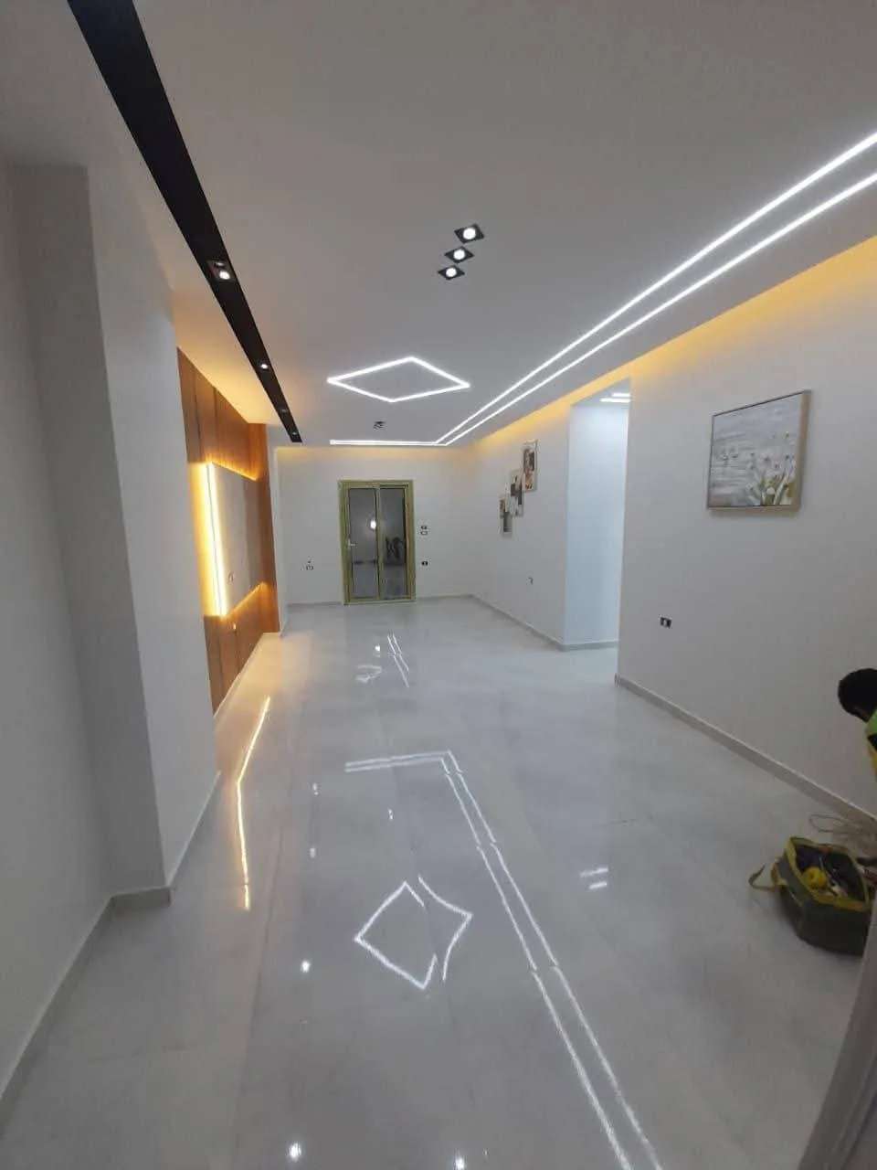 فيلا ارضي بجنينه حرف L جانبيه خلفيه مدخل من العماره