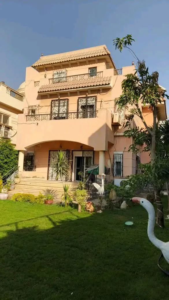 فيلا مستقلة للبيع بالفرش والاجهزة او بدون الفرش ٦ اكتوبر