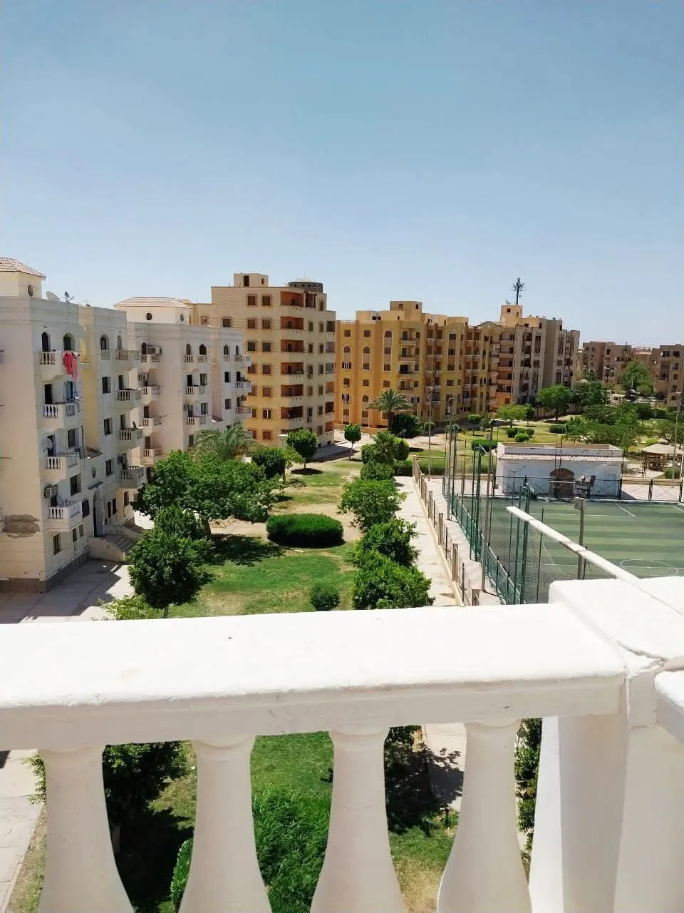 بقلب اسيوط الجديدةشقه بالاسكان الحر امام السوق التجاري
