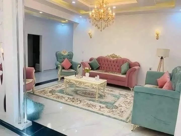 أسيوط_الجديدة بحي رجال الاعمال دور ثاني علوي موقع متميز