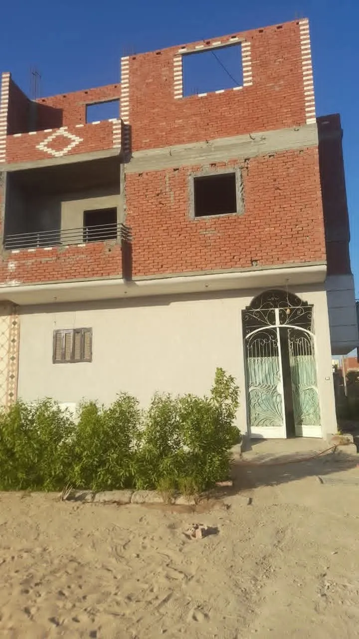 للبيع بيت مميز بالمنطقة 28أ مدينةالسادات بجوار مسجد أحباب الرسول