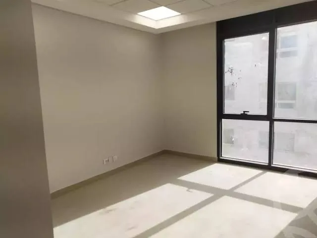 مكتبك ب228.500 الف والباقى على 10سنوات قسط شهرى 14.000الف